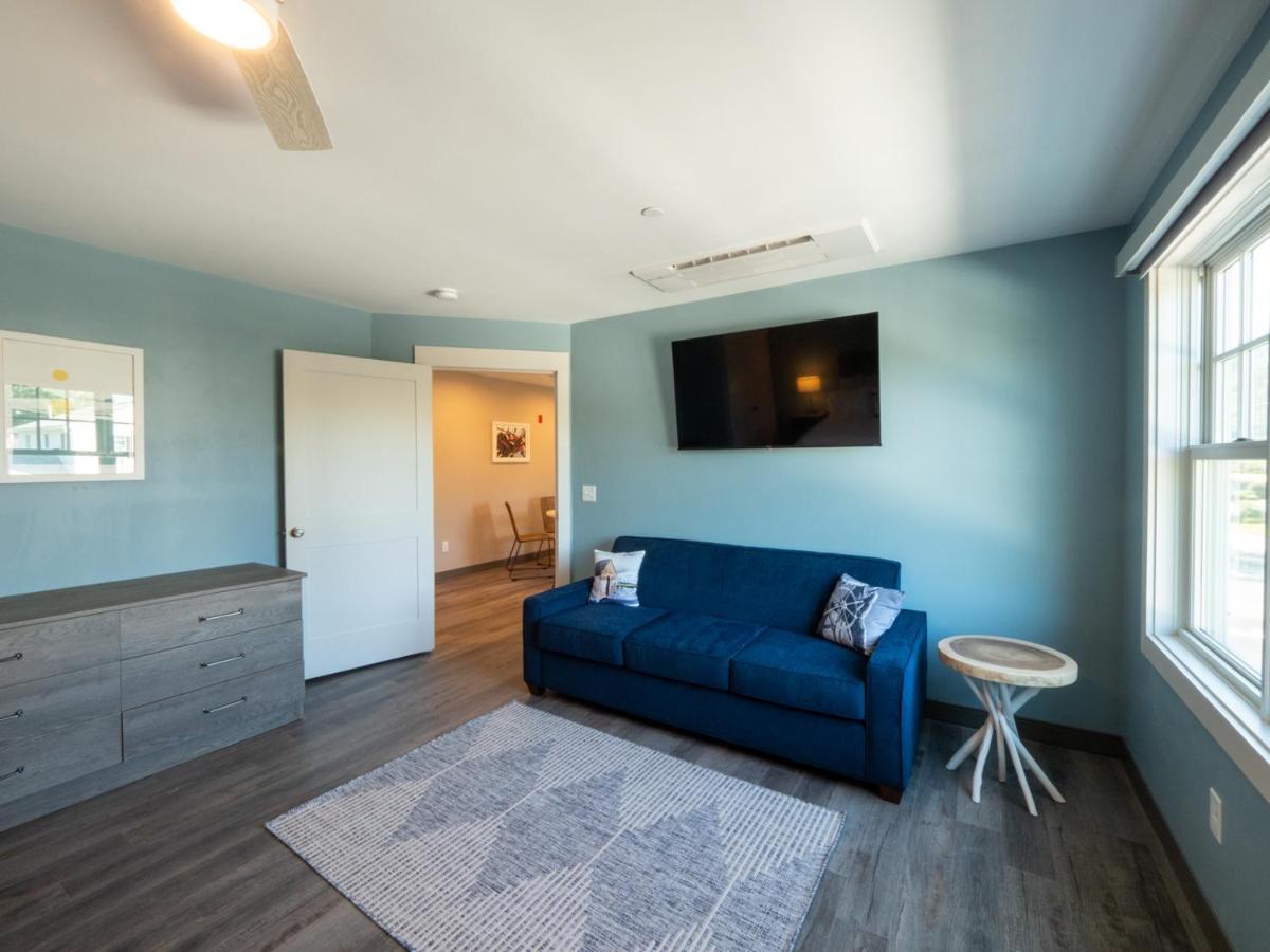 Long Beach Suites Gloucester Bagian luar foto
