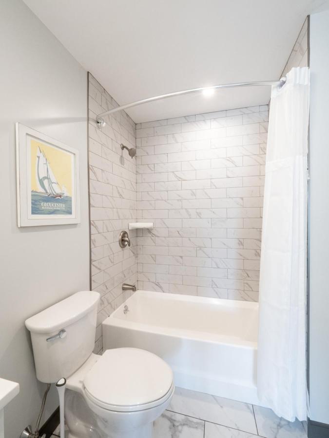 Long Beach Suites Gloucester Bagian luar foto