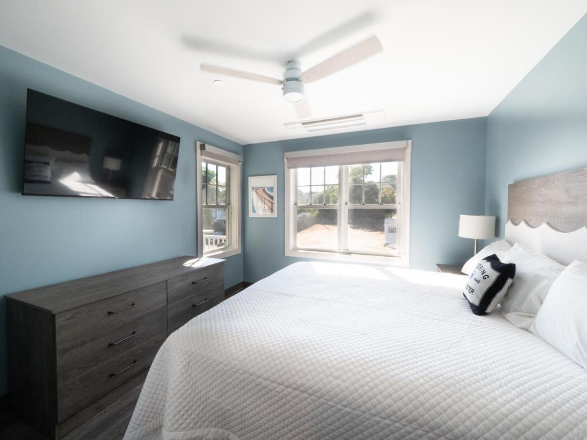 Long Beach Suites Gloucester Bagian luar foto