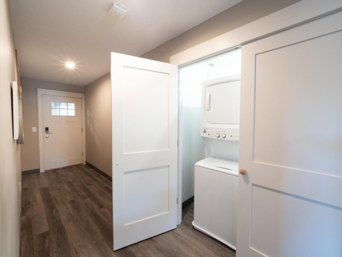 Long Beach Suites Gloucester Bagian luar foto