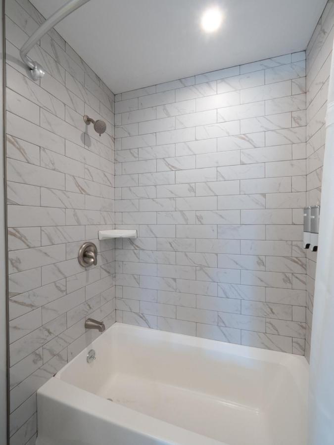 Long Beach Suites Gloucester Bagian luar foto