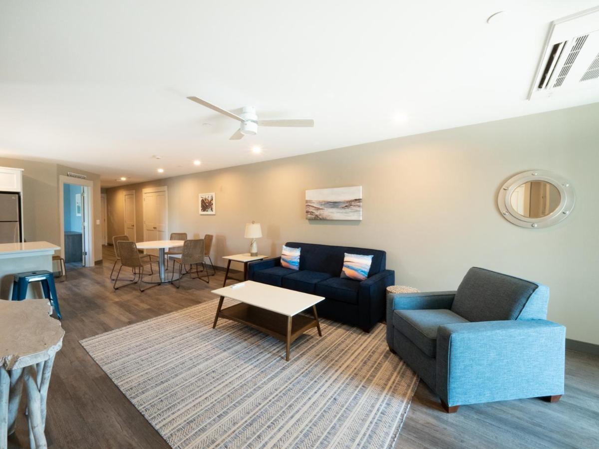 Long Beach Suites Gloucester Bagian luar foto