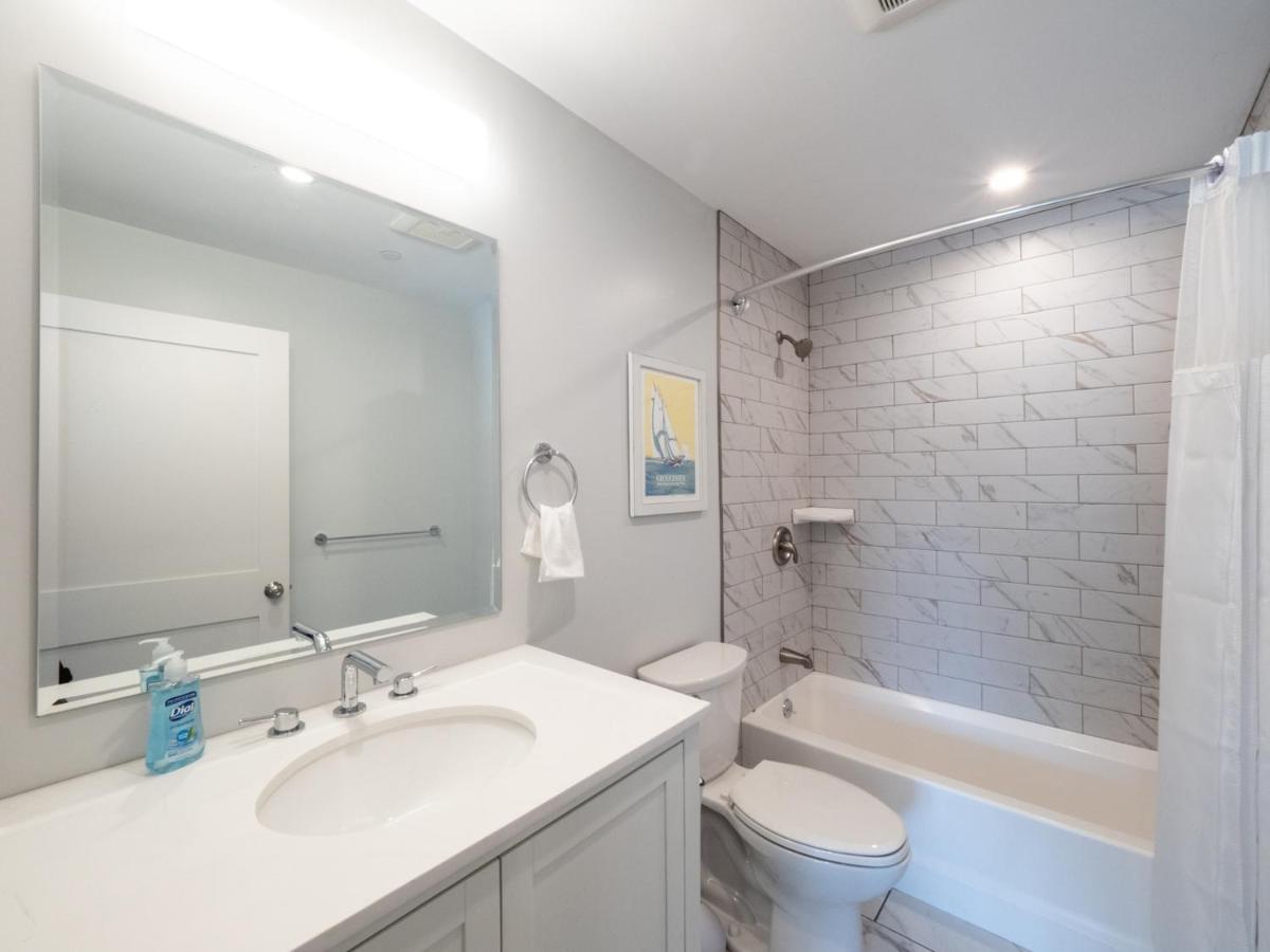 Long Beach Suites Gloucester Bagian luar foto